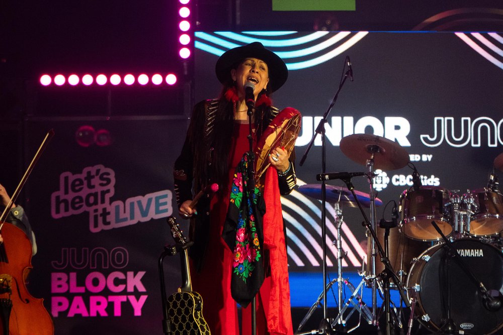 Artist performing at the Junior JUNOS event.